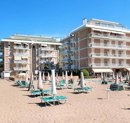 リド・ディ・イエゾロPuerto Del Sol Fronte Mareアパートメント エクステリア 写真