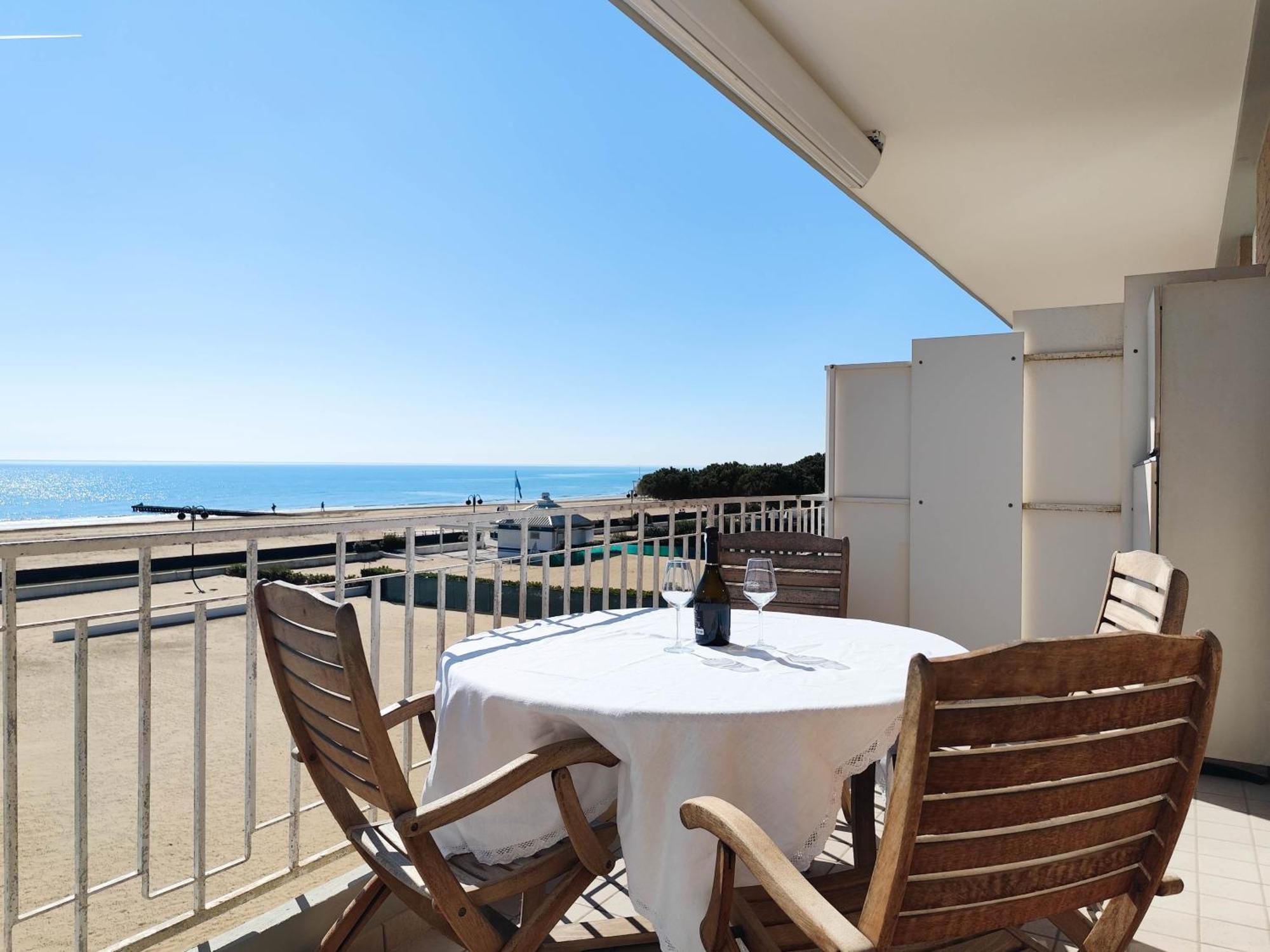 リド・ディ・イエゾロPuerto Del Sol Fronte Mareアパートメント エクステリア 写真
