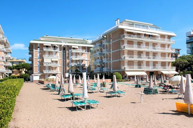 リド・ディ・イエゾロPuerto Del Sol Fronte Mareアパートメント エクステリア 写真
